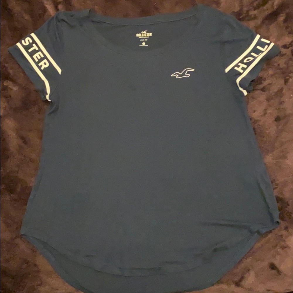 Hollister tee